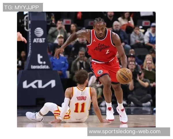 莱昂纳德全场表现出色19投11中砍下33分5篮板5助攻3抢断1盖帽正负值高达31